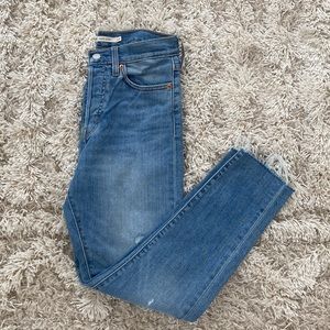 Levi’s Wedgie Icon Fit Ankle Women’s Jeans. Size 28.